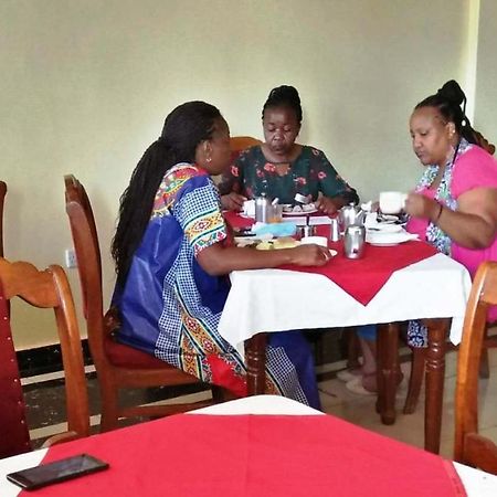 Bomen Hotel Isiolo Bagian luar foto