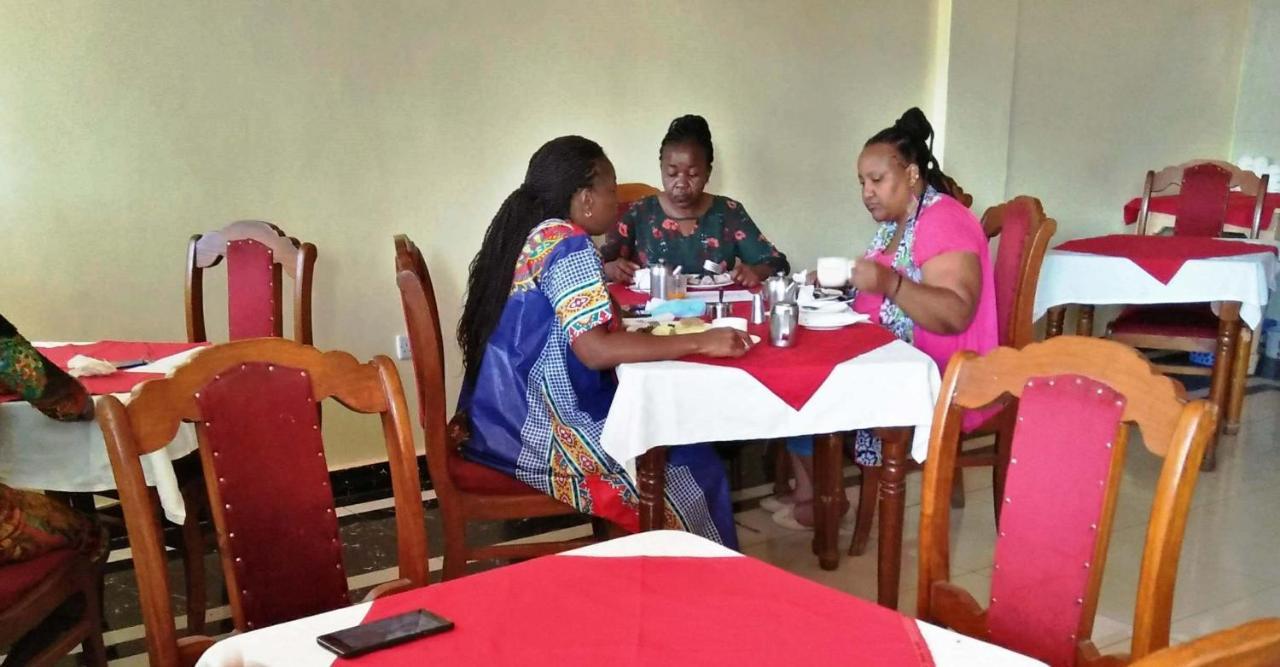 Bomen Hotel Isiolo Bagian luar foto