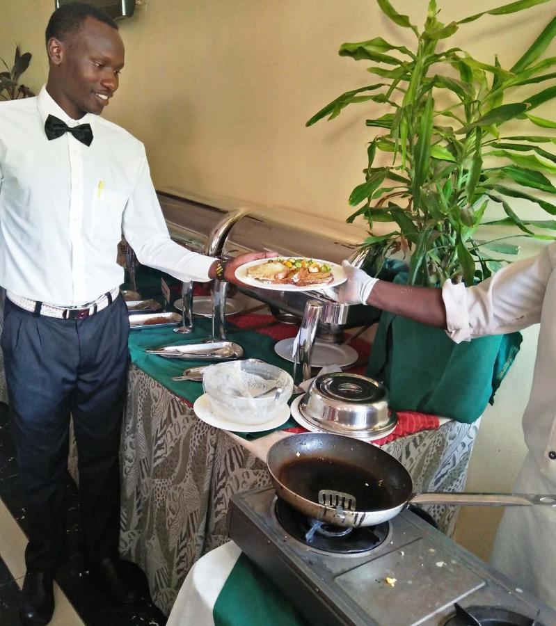 Bomen Hotel Isiolo Bagian luar foto