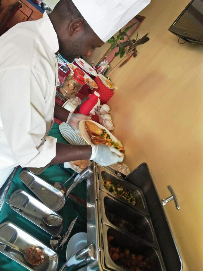 Bomen Hotel Isiolo Bagian luar foto