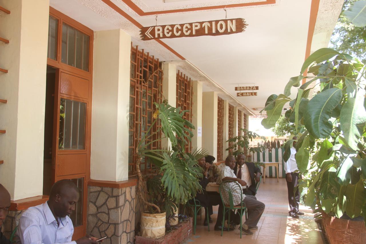 Bomen Hotel Isiolo Bagian luar foto