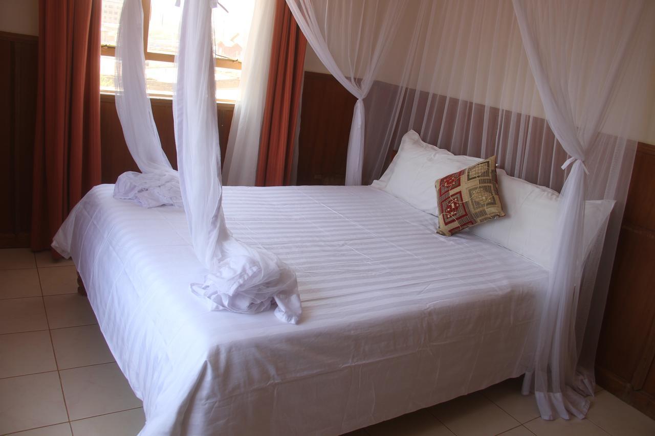 Bomen Hotel Isiolo Bagian luar foto