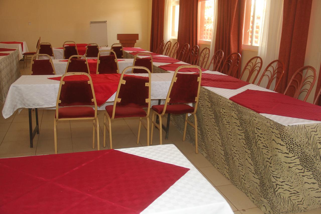 Bomen Hotel Isiolo Bagian luar foto