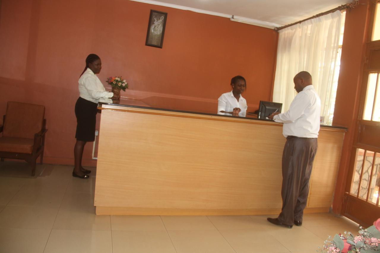 Bomen Hotel Isiolo Bagian luar foto