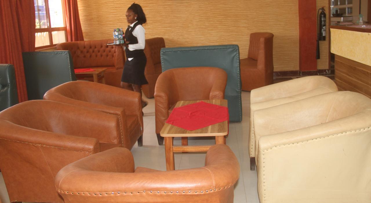 Bomen Hotel Isiolo Bagian luar foto
