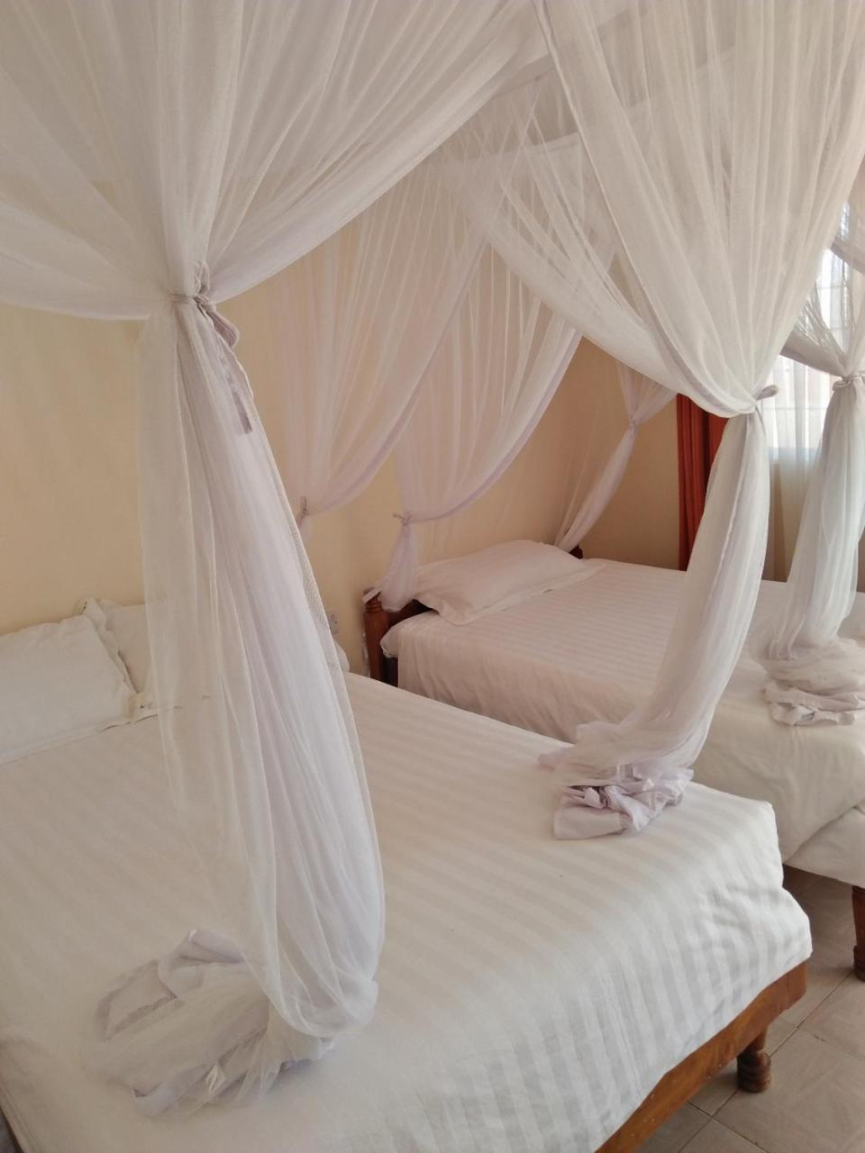 Bomen Hotel Isiolo Bagian luar foto