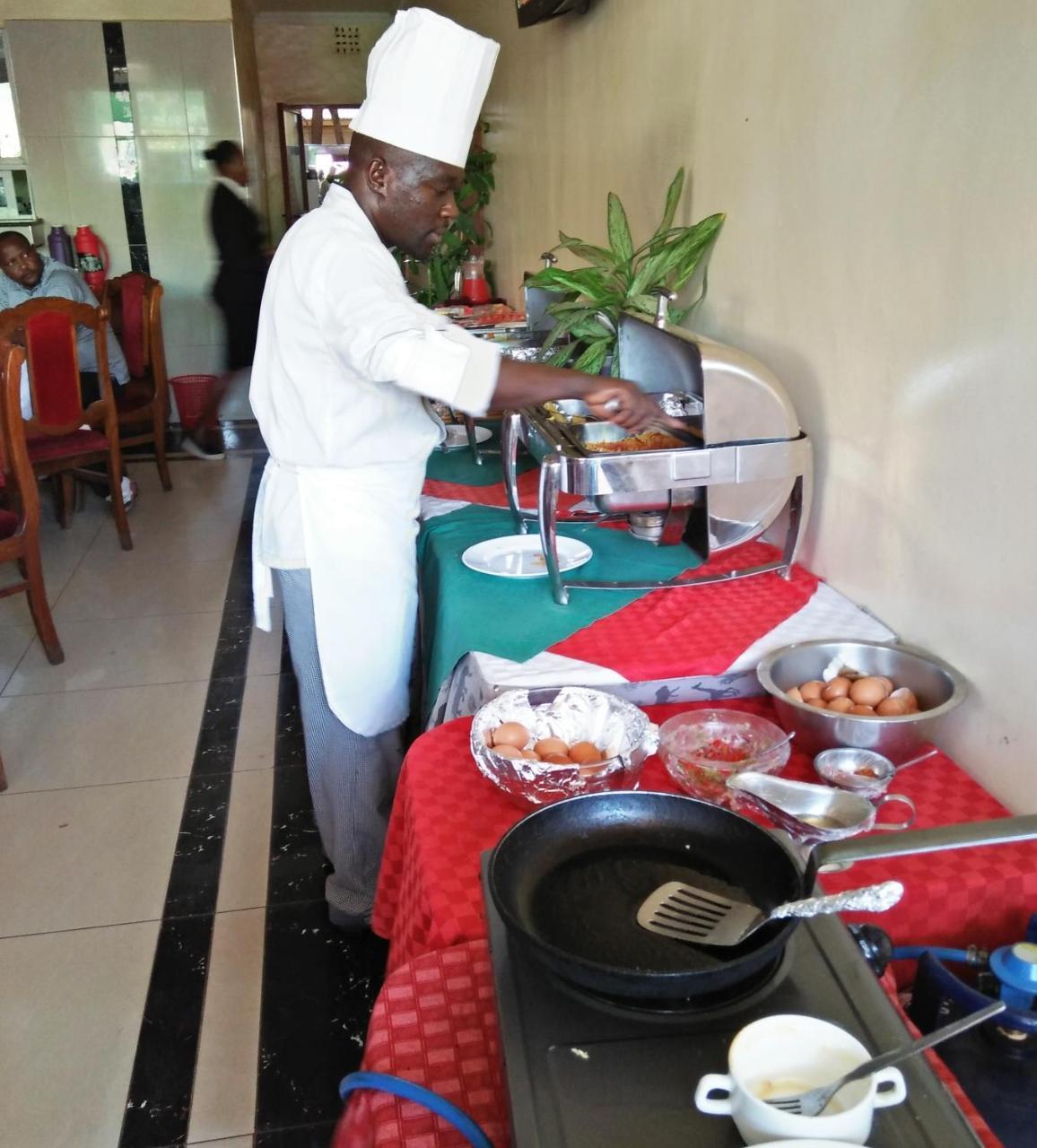 Bomen Hotel Isiolo Bagian luar foto
