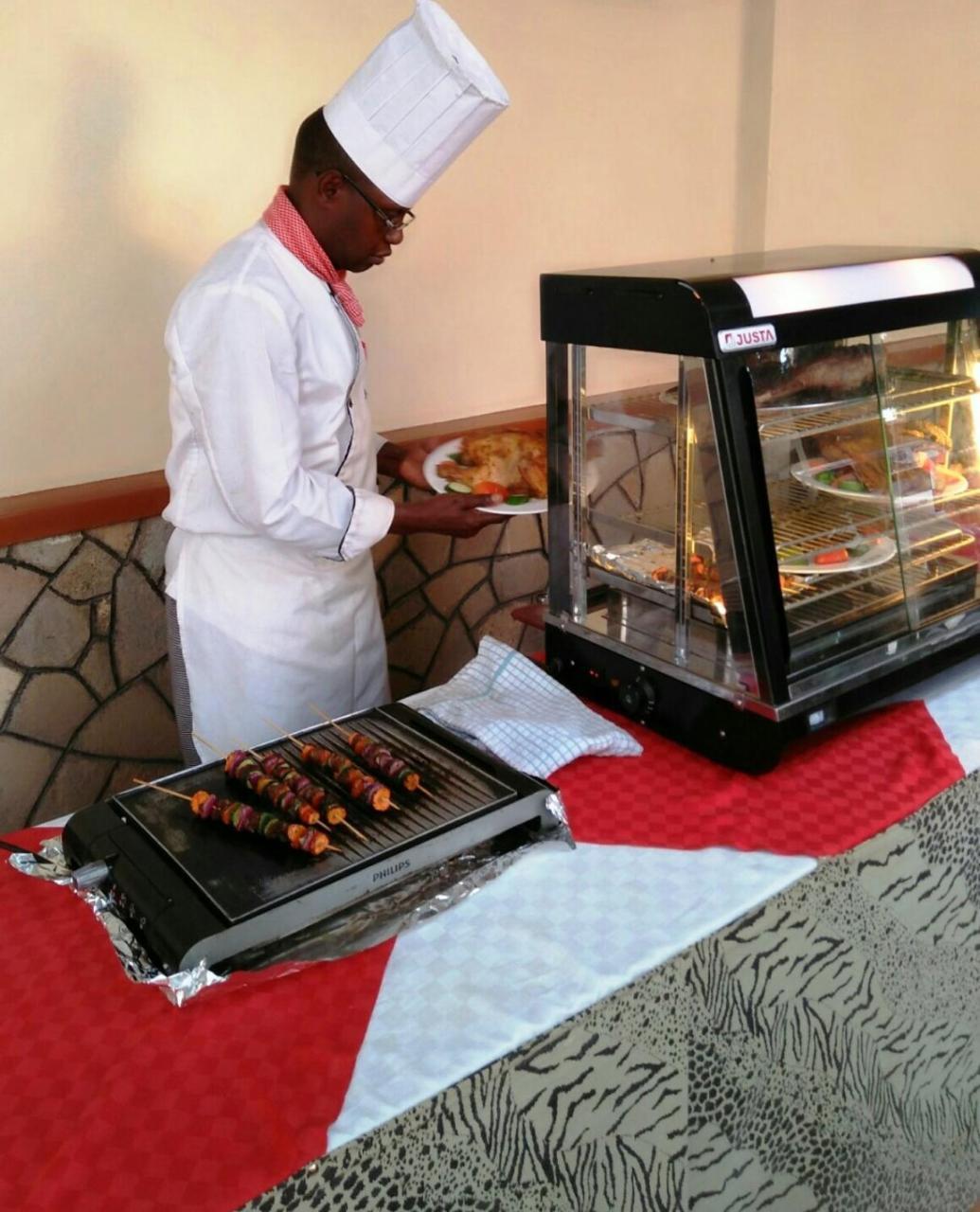 Bomen Hotel Isiolo Bagian luar foto
