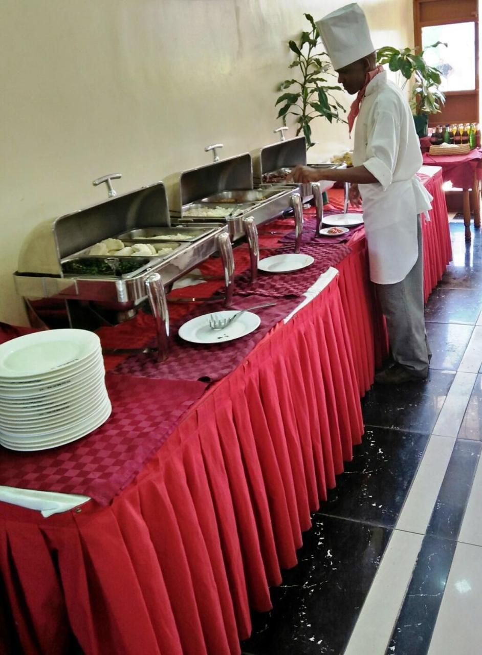 Bomen Hotel Isiolo Bagian luar foto