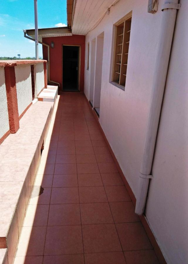 Bomen Hotel Isiolo Bagian luar foto