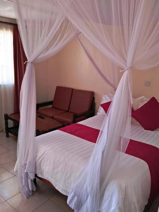 Bomen Hotel Isiolo Bagian luar foto