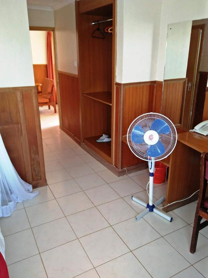 Bomen Hotel Isiolo Bagian luar foto